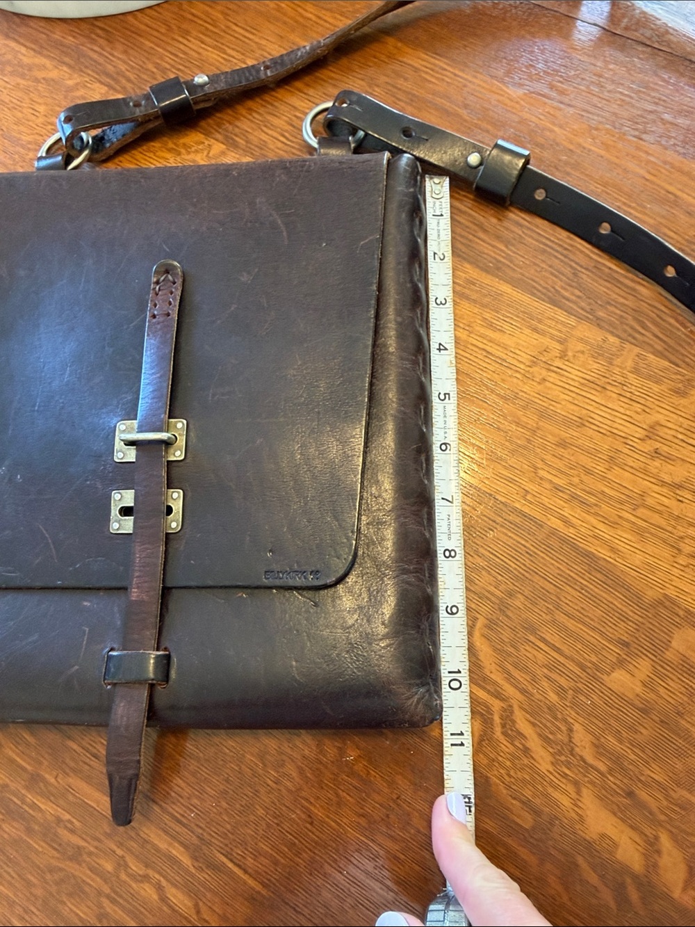 Billykirk Dark Brown Leather Messenger Bag - Classic Strap Closure - Picture 3 of 13